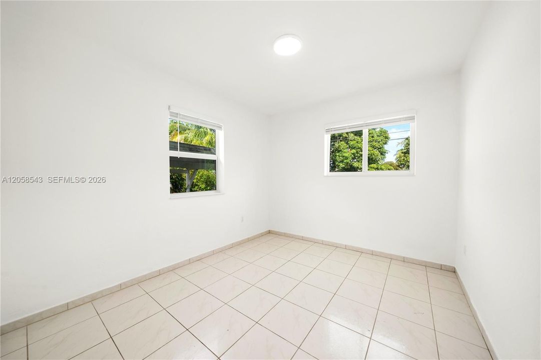 En Renta: $3,495 (3 camas, 2 baños, 1076 Pies cuadrados)