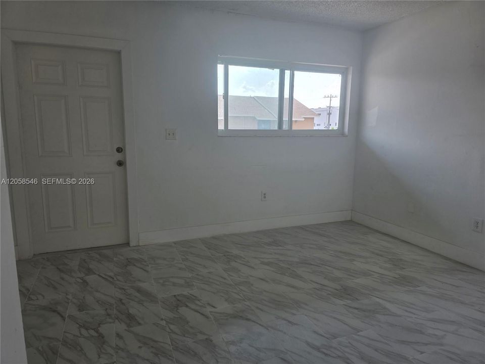 En Renta: $1,975 (2 camas, 1 baños, 16360 Pies cuadrados)