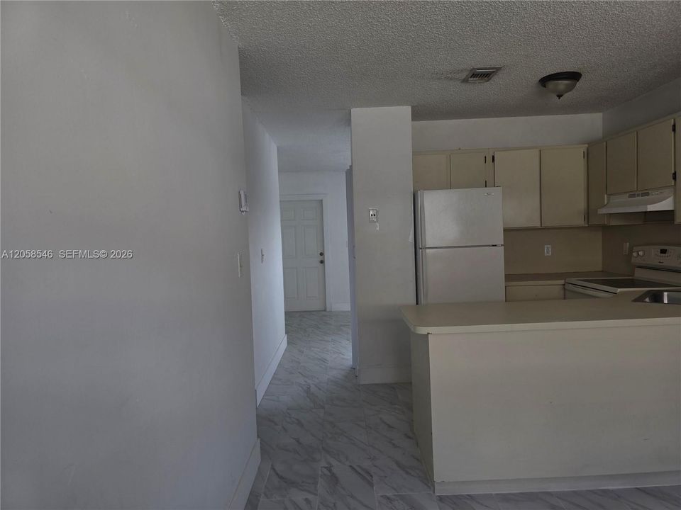 En Renta: $1,975 (2 camas, 1 baños, 16360 Pies cuadrados)
