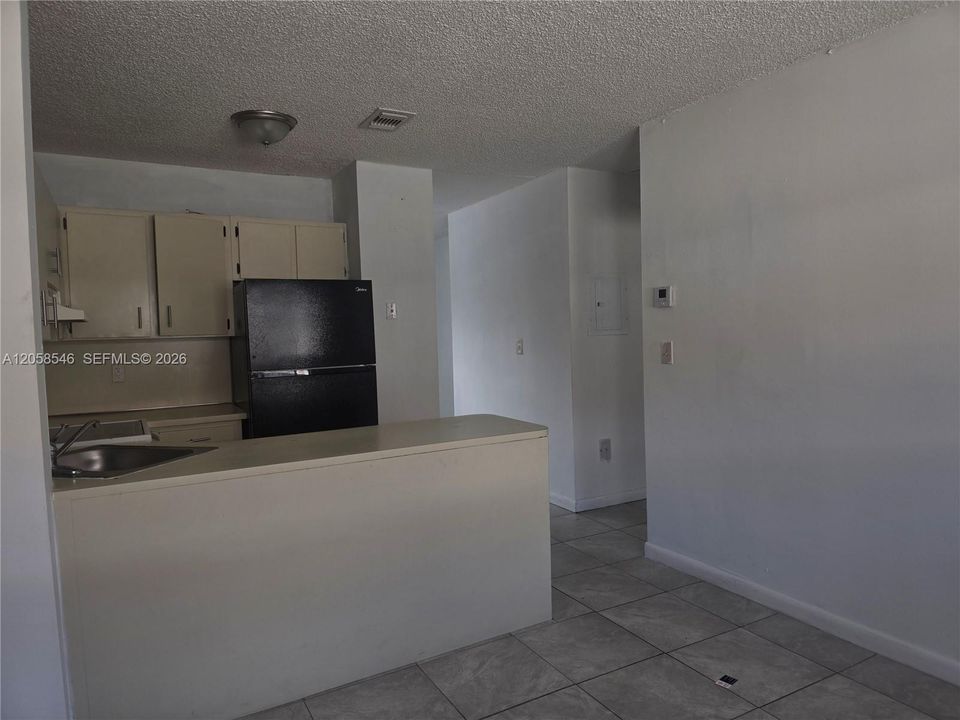 En Renta: $1,975 (2 camas, 1 baños, 16360 Pies cuadrados)