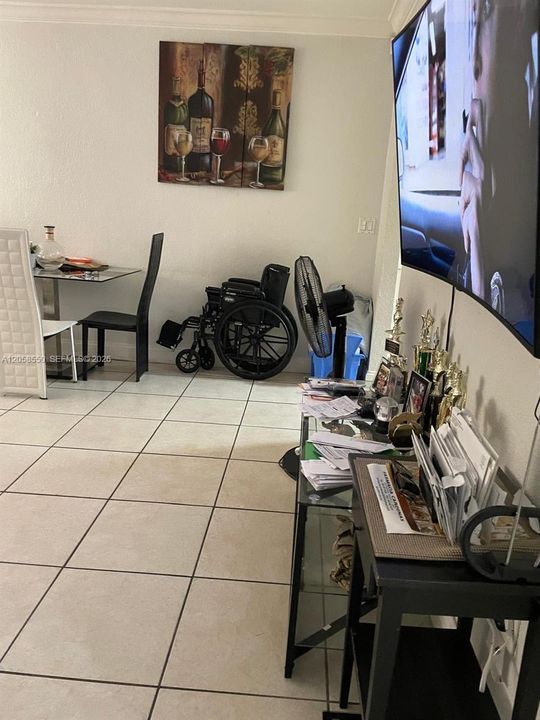 For Rent: $2,400 (2 beds, 1 baths, 1848 Square Feet)
