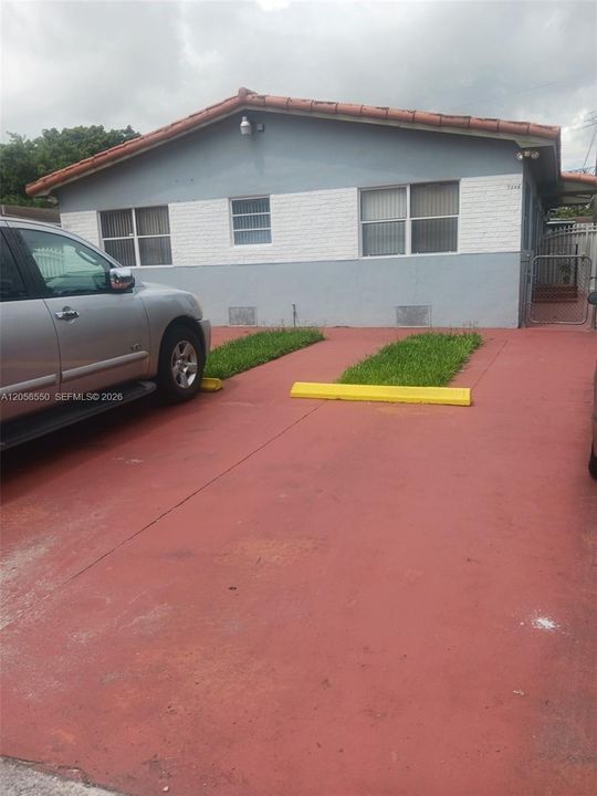 For Rent: $2,400 (2 beds, 1 baths, 1848 Square Feet)