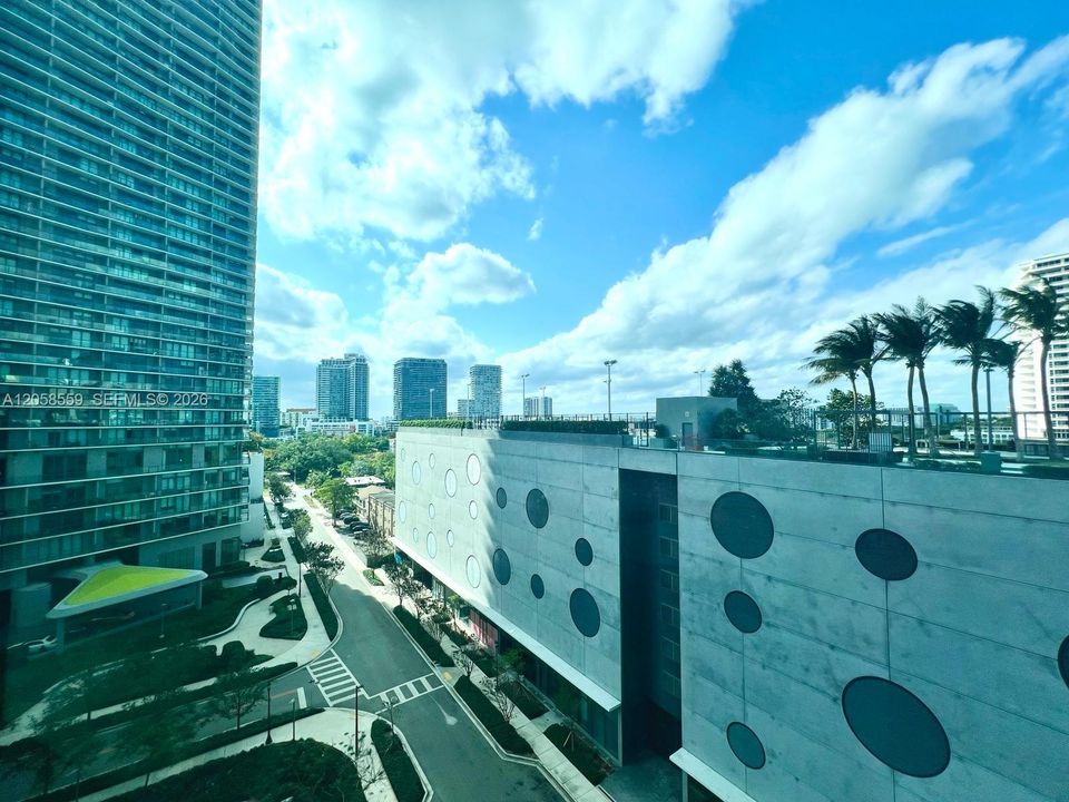 待售: $645,000 (1 贝兹, 1 浴室, 706 平方英尺)