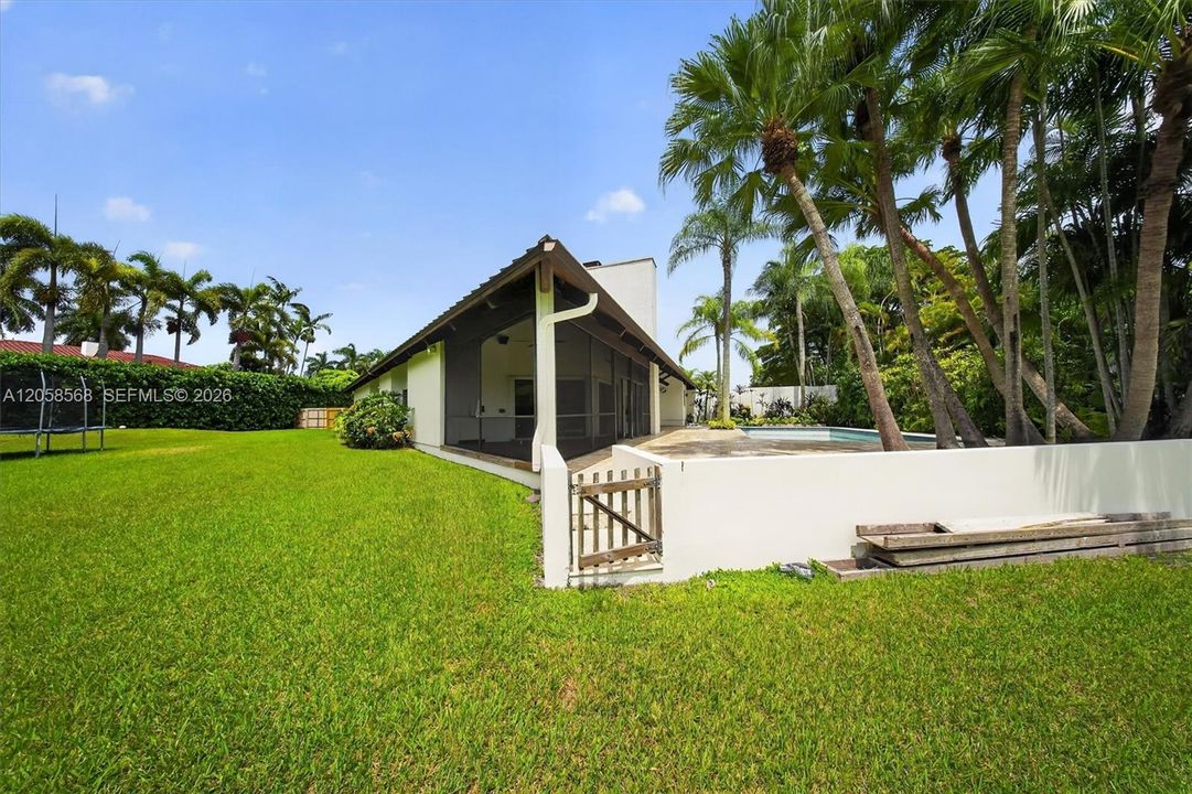 For Sale: $3,150,000 (5 beds, 3 baths, 3889 Square Feet)
