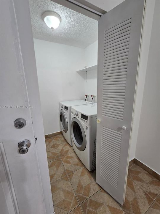 На продажу: $285,000 (3 спален, 2 ванн, 1165 Квадратных фут)