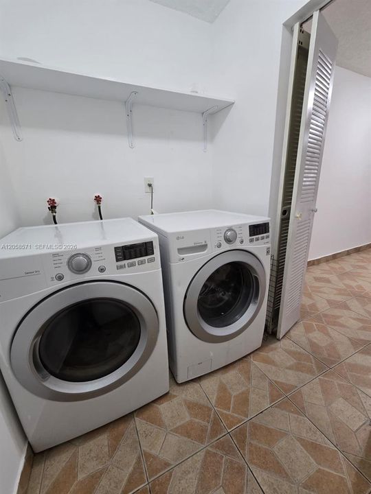 На продажу: $285,000 (3 спален, 2 ванн, 1165 Квадратных фут)