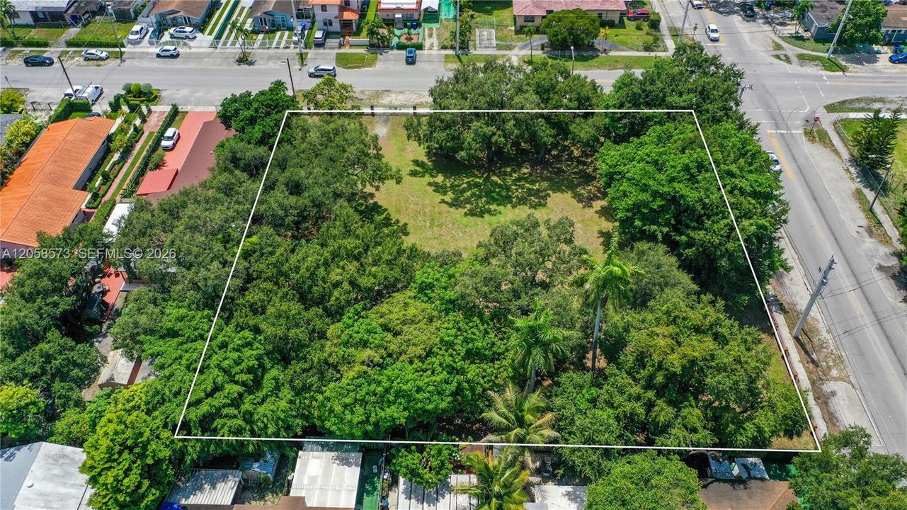 待售: $1,400,000 (0.99 acres)