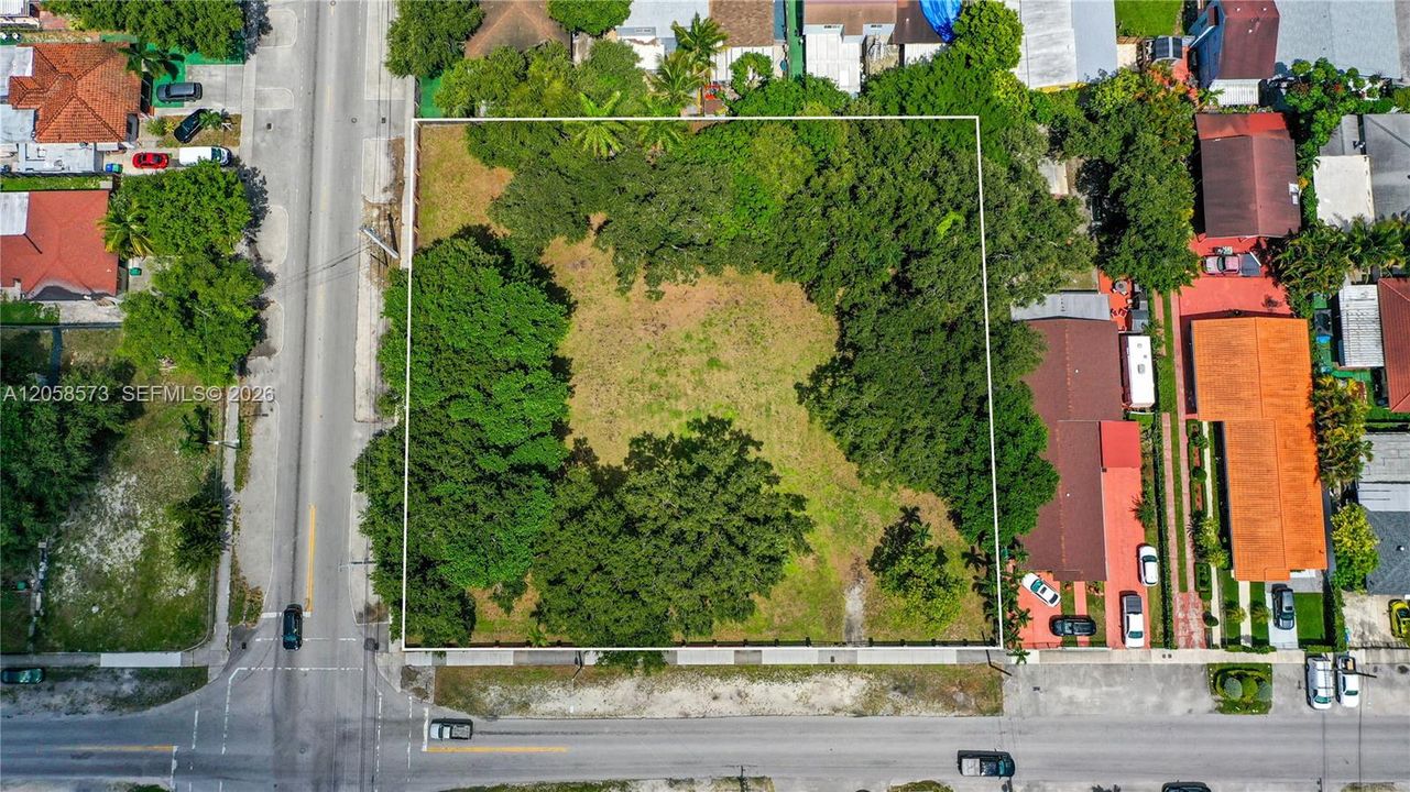 待售: $1,400,000 (0.99 acres)