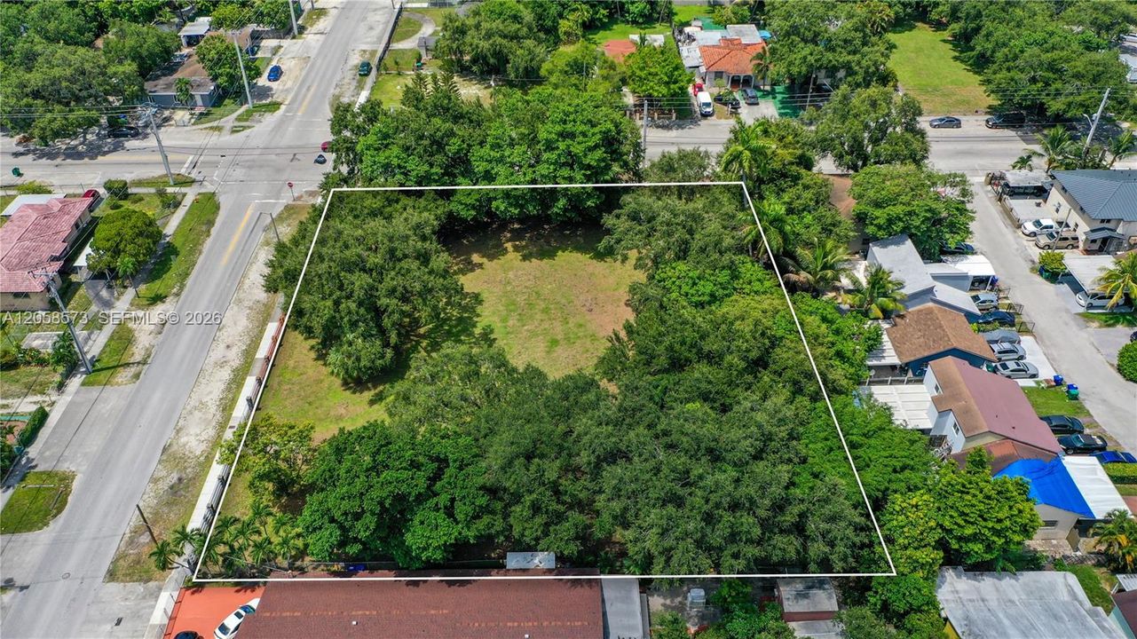 待售: $1,400,000 (0.99 acres)