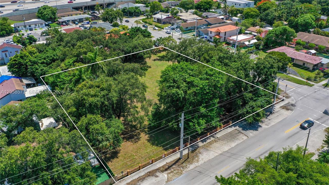 待售: $1,400,000 (0.99 acres)