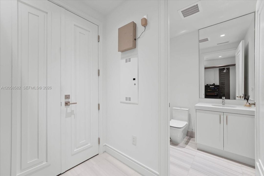 For Rent: $60,000 (5 beds, 7 baths, 3803 Square Feet)