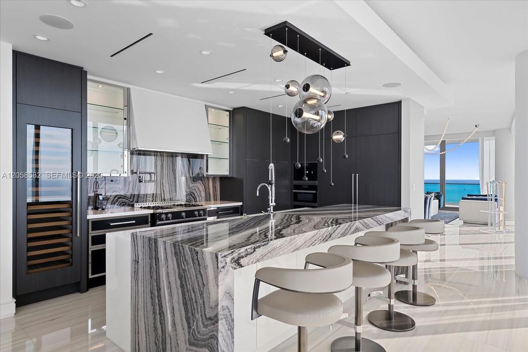 For Rent: $60,000 (5 beds, 7 baths, 3803 Square Feet)