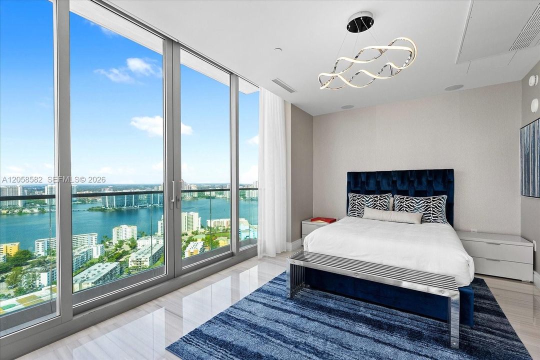For Rent: $60,000 (5 beds, 7 baths, 3803 Square Feet)