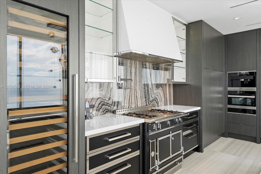 For Rent: $60,000 (5 beds, 7 baths, 3803 Square Feet)