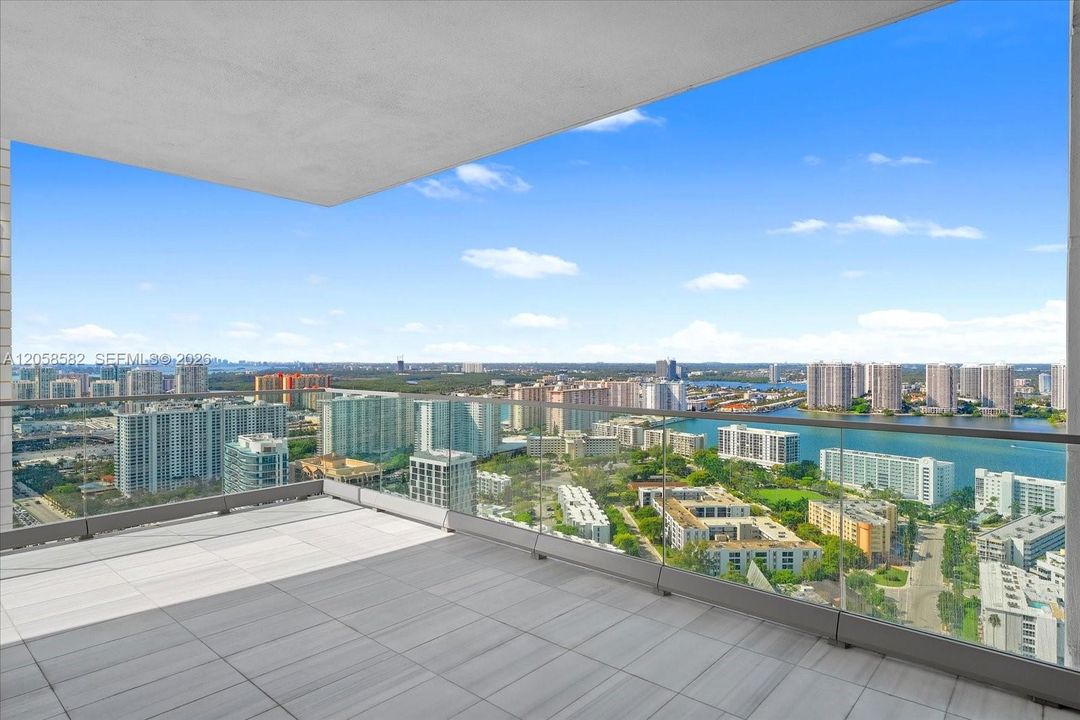 For Rent: $60,000 (5 beds, 7 baths, 3803 Square Feet)