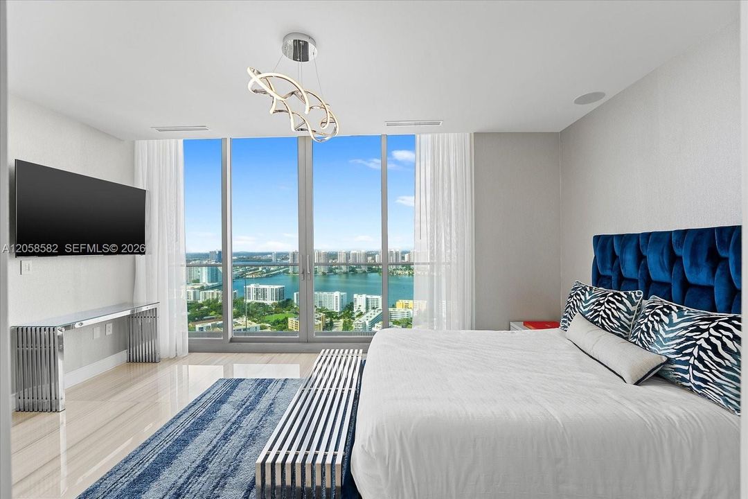 For Rent: $60,000 (5 beds, 7 baths, 3803 Square Feet)