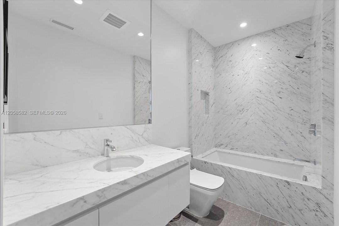 For Rent: $60,000 (5 beds, 7 baths, 3803 Square Feet)