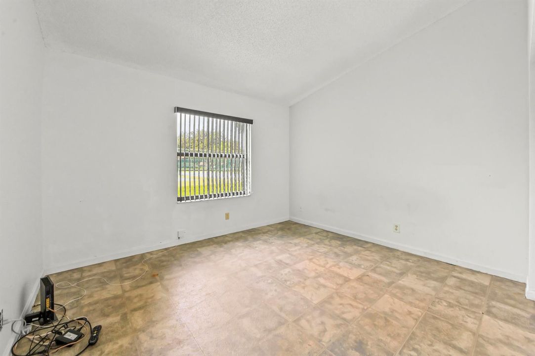 15 Bedroom 01