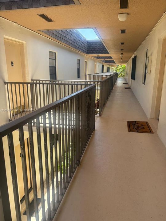 For Sale: $260,000 (1 beds, 1 baths, 672 Square Feet)