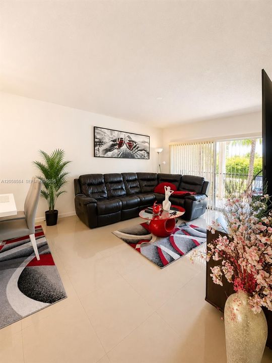 For Sale: $260,000 (1 beds, 1 baths, 672 Square Feet)