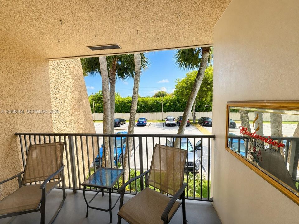 For Sale: $260,000 (1 beds, 1 baths, 672 Square Feet)