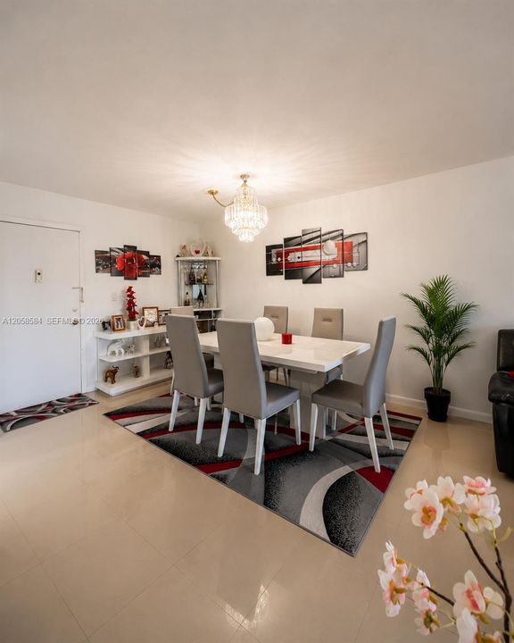 For Sale: $260,000 (1 beds, 1 baths, 672 Square Feet)