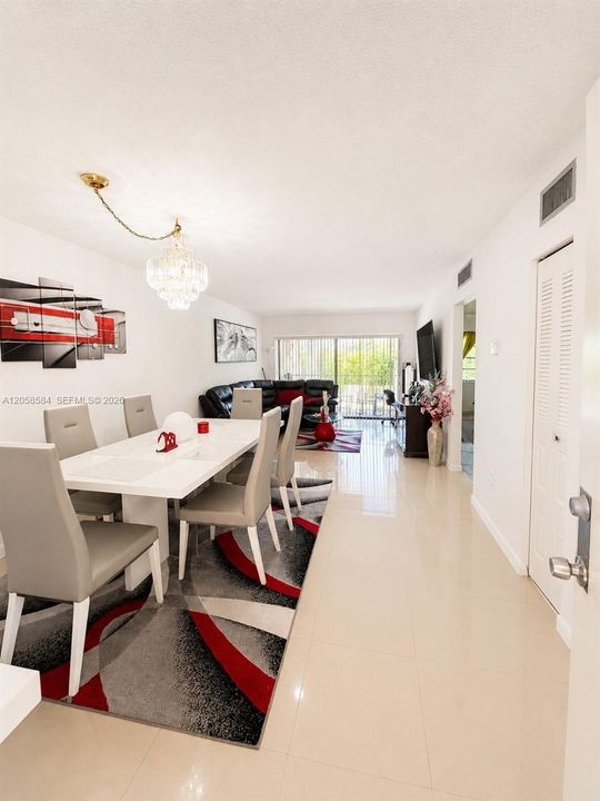 For Sale: $260,000 (1 beds, 1 baths, 672 Square Feet)