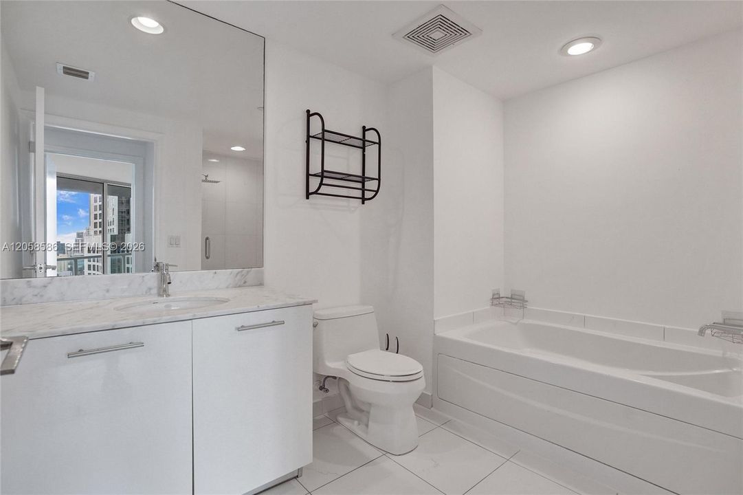 For Sale: $425,000 (1 beds, 1 baths, 738 Square Feet)