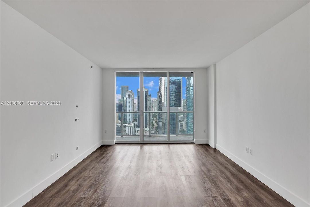 For Sale: $425,000 (1 beds, 1 baths, 738 Square Feet)