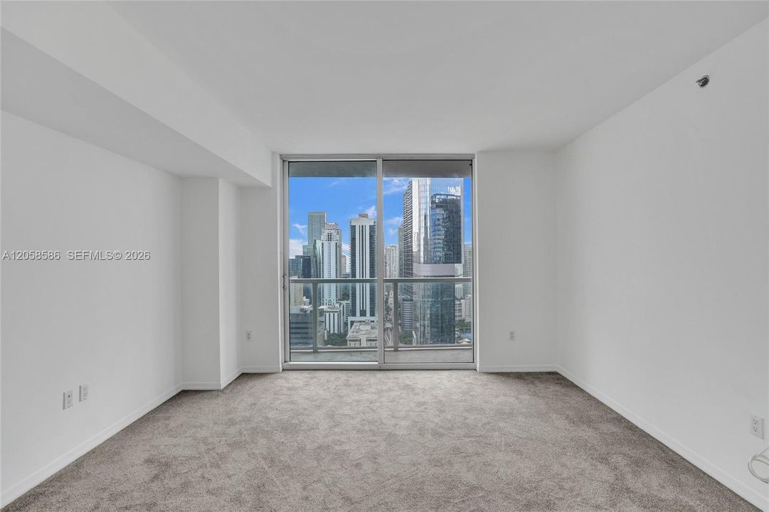 For Sale: $425,000 (1 beds, 1 baths, 738 Square Feet)