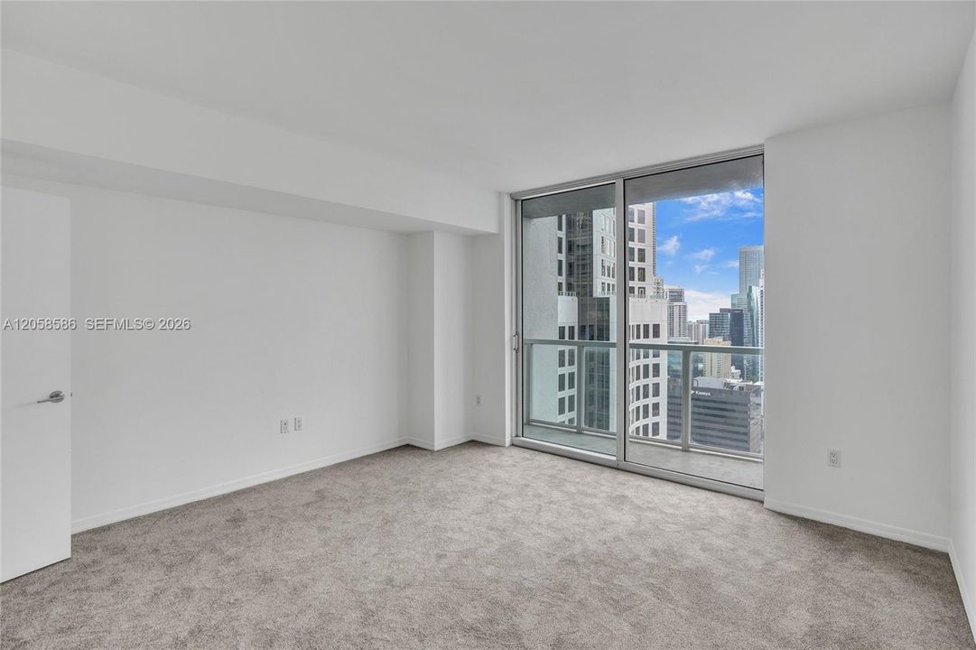 For Sale: $425,000 (1 beds, 1 baths, 738 Square Feet)