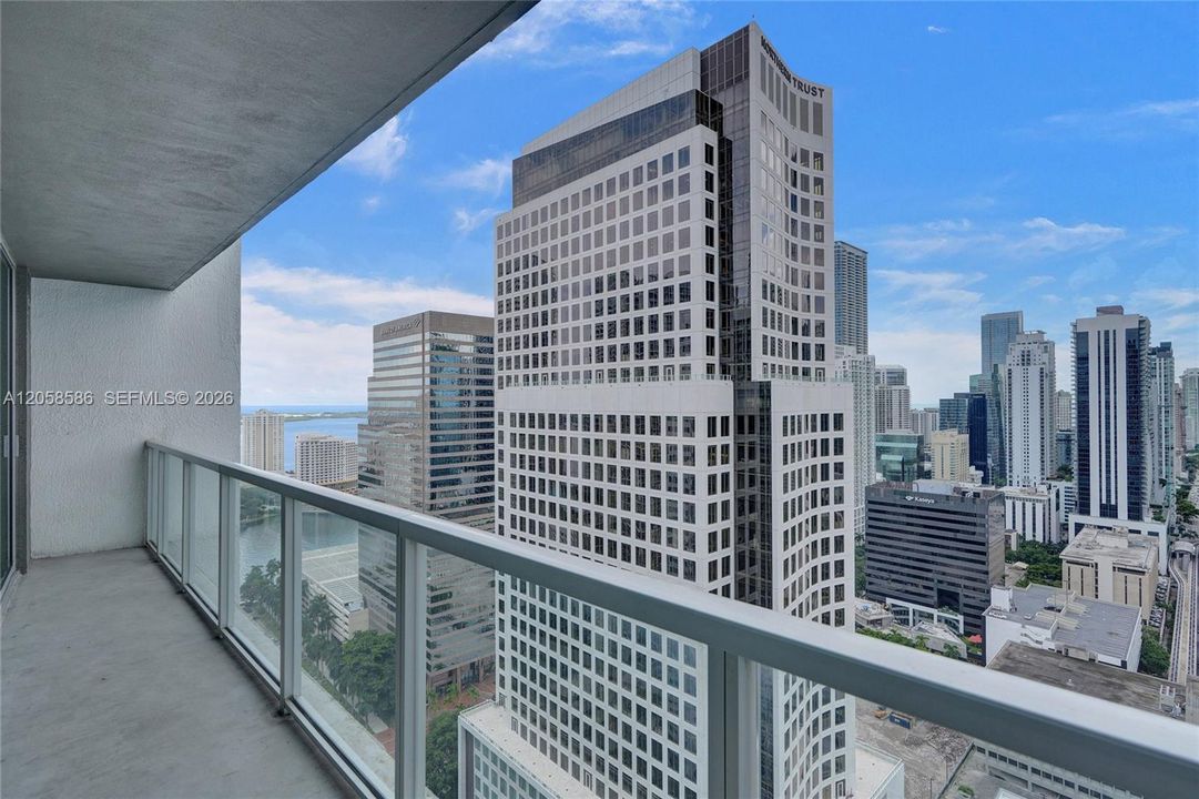 For Sale: $425,000 (1 beds, 1 baths, 738 Square Feet)