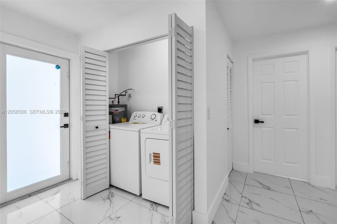 На продажу: $595,000 (4 спален, 2 ванн, 1464 Квадратных фут)