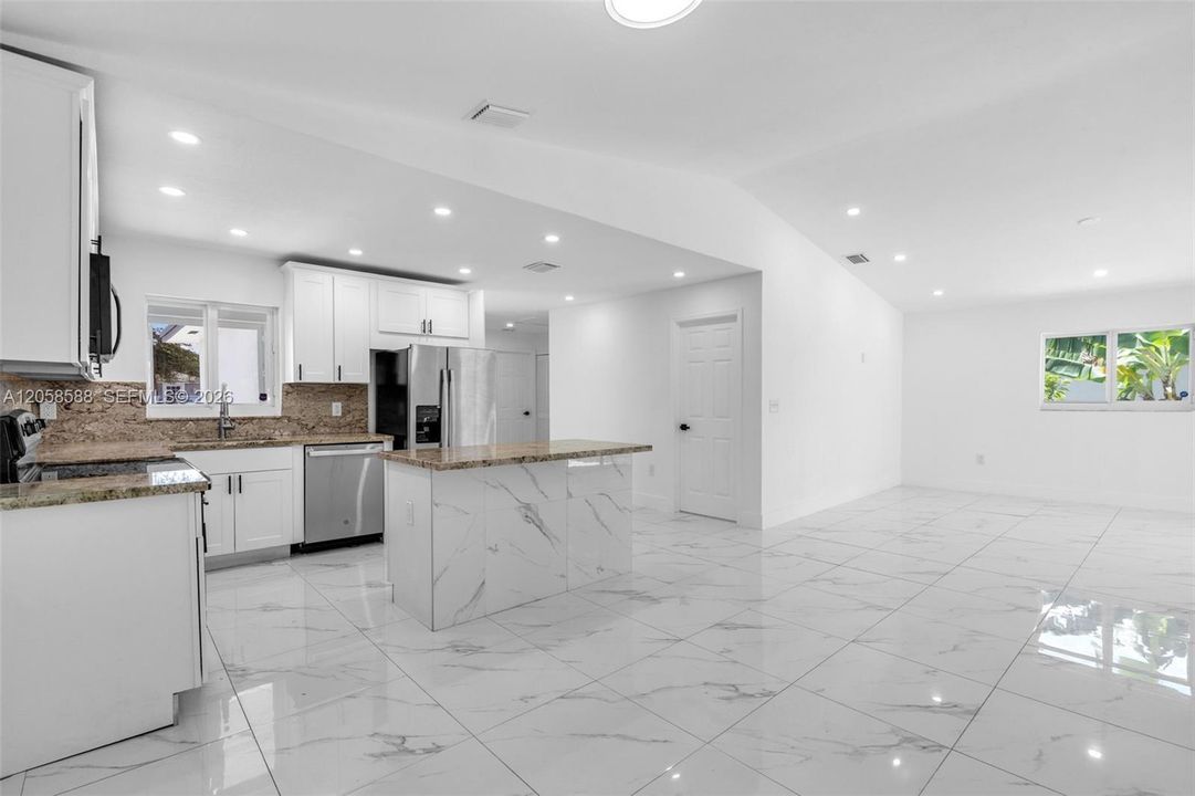 На продажу: $595,000 (4 спален, 2 ванн, 1464 Квадратных фут)