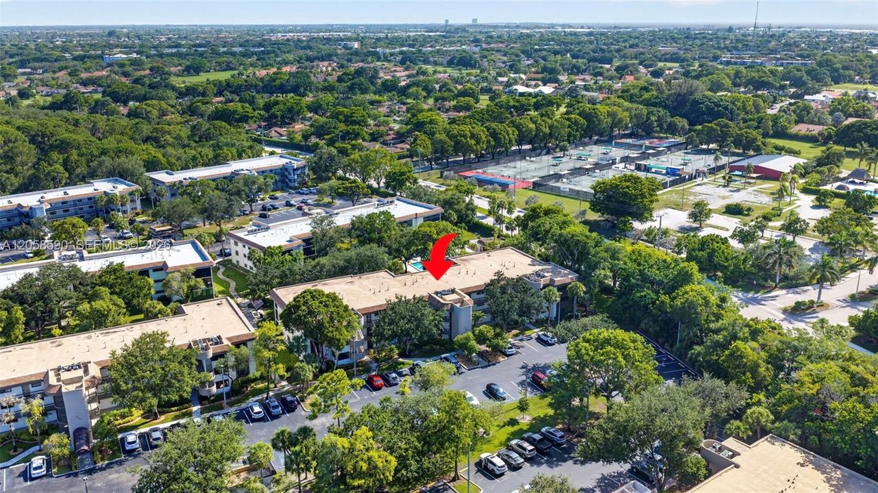 For Sale: $192,000 (2 beds, 2 baths, 985 Square Feet)