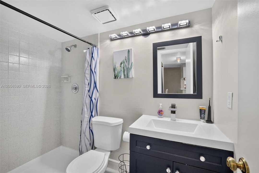 For Sale: $192,000 (2 beds, 2 baths, 985 Square Feet)