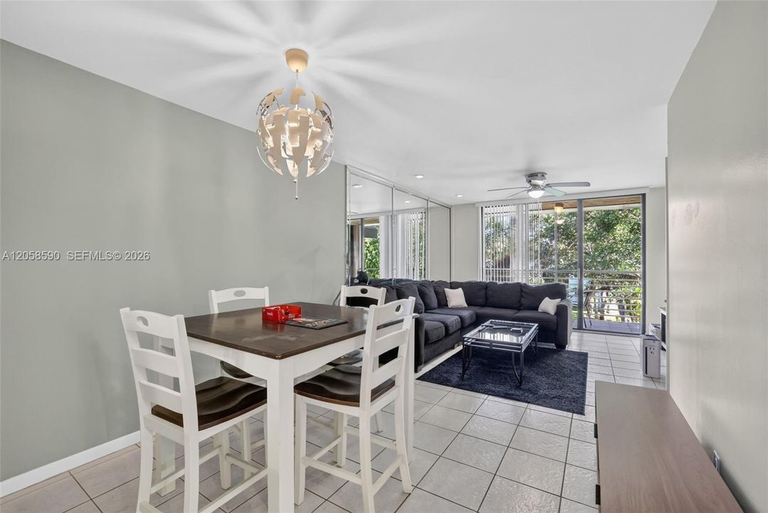 For Sale: $192,000 (2 beds, 2 baths, 985 Square Feet)