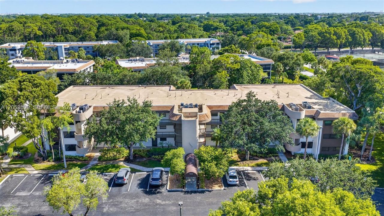 For Sale: $192,000 (2 beds, 2 baths, 985 Square Feet)