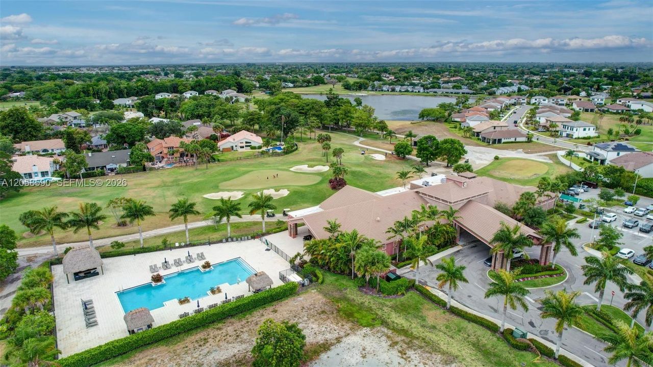 For Sale: $192,000 (2 beds, 2 baths, 985 Square Feet)