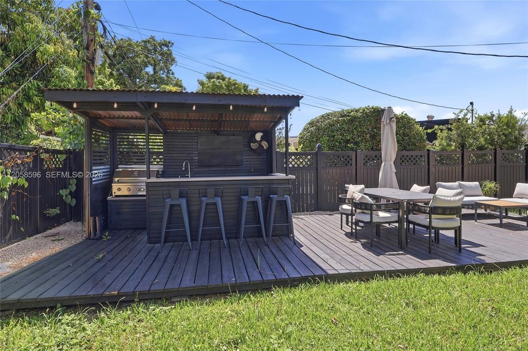 For Sale: $1,100,000 (3 beds, 2 baths, 1314 Square Feet)