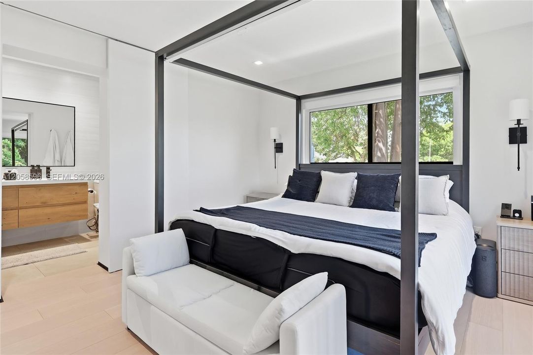For Sale: $1,100,000 (3 beds, 2 baths, 1314 Square Feet)