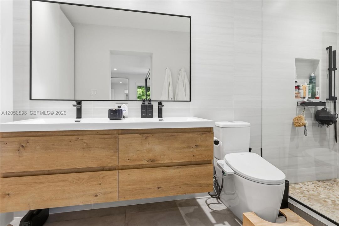For Sale: $1,100,000 (3 beds, 2 baths, 1314 Square Feet)