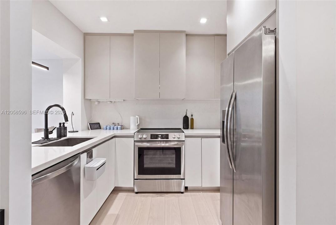 For Sale: $1,100,000 (3 beds, 2 baths, 1314 Square Feet)