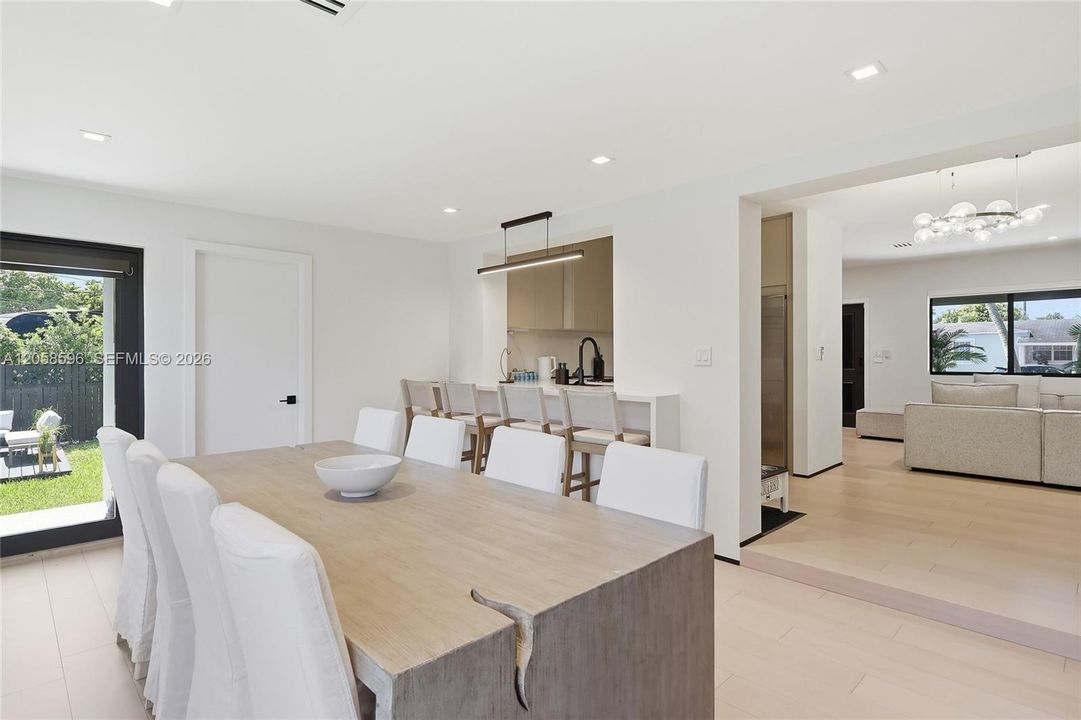 For Sale: $1,100,000 (3 beds, 2 baths, 1314 Square Feet)