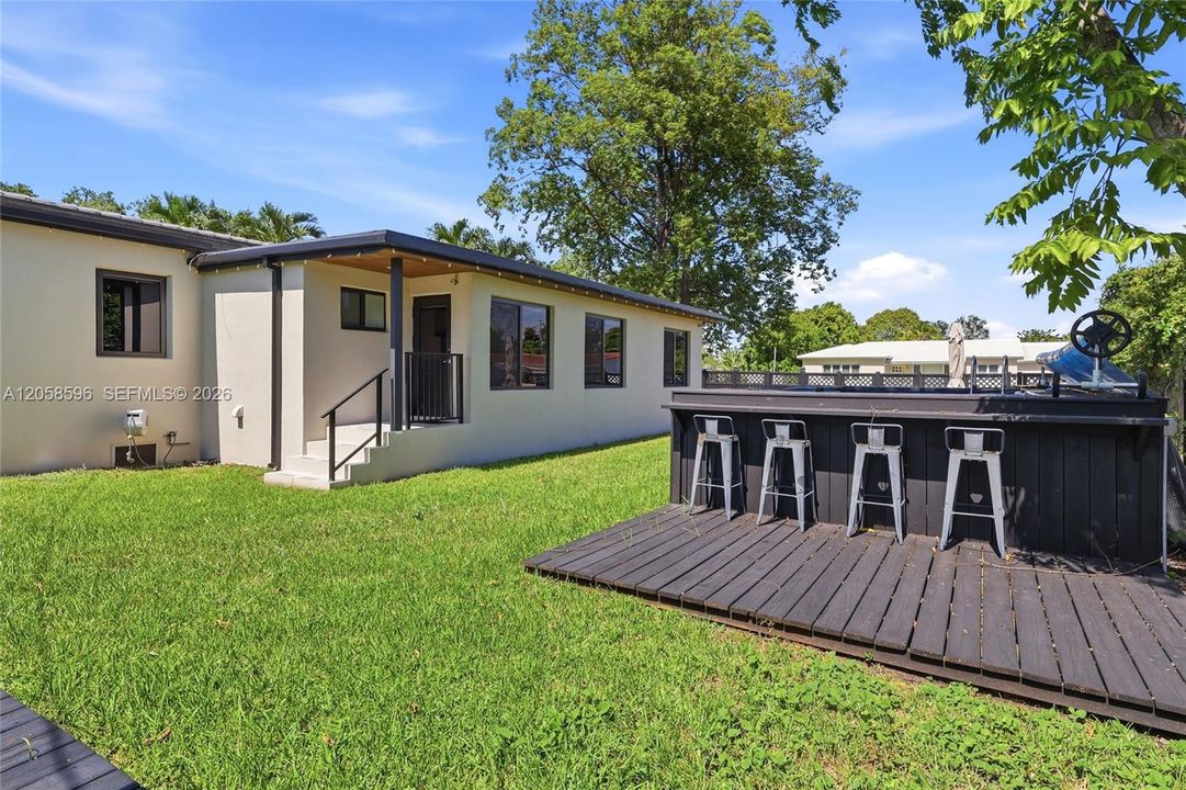 For Sale: $1,100,000 (3 beds, 2 baths, 1314 Square Feet)
