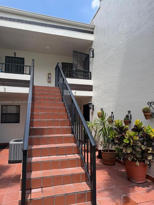 For Sale: $385,000 (3 beds, 2 baths, 1215 Square Feet)