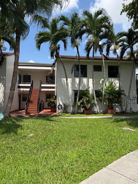 For Sale: $385,000 (3 beds, 2 baths, 1215 Square Feet)