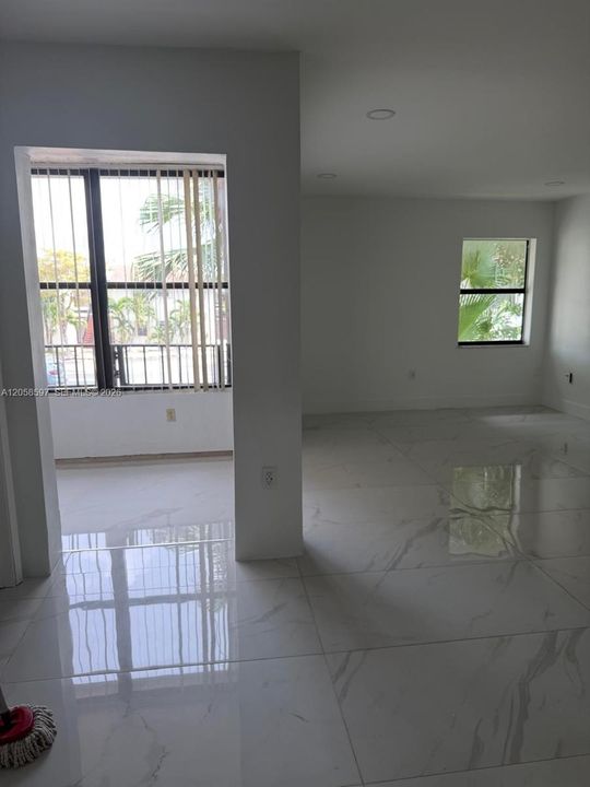 For Sale: $385,000 (3 beds, 2 baths, 1215 Square Feet)