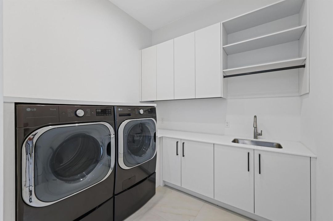 2612 Northeast 4th St - 33.jpg-FULL