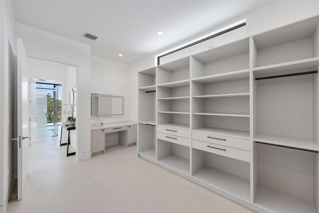 2612 Northeast 4th St - 65.jpg-FULL